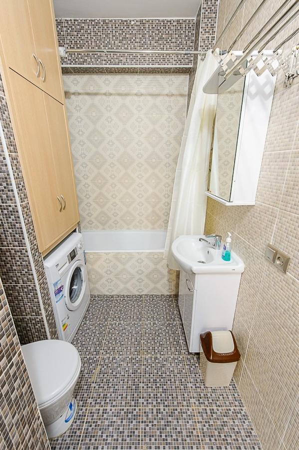 Apartment Оn Makatayeva 5 B 알마티 외부 사진