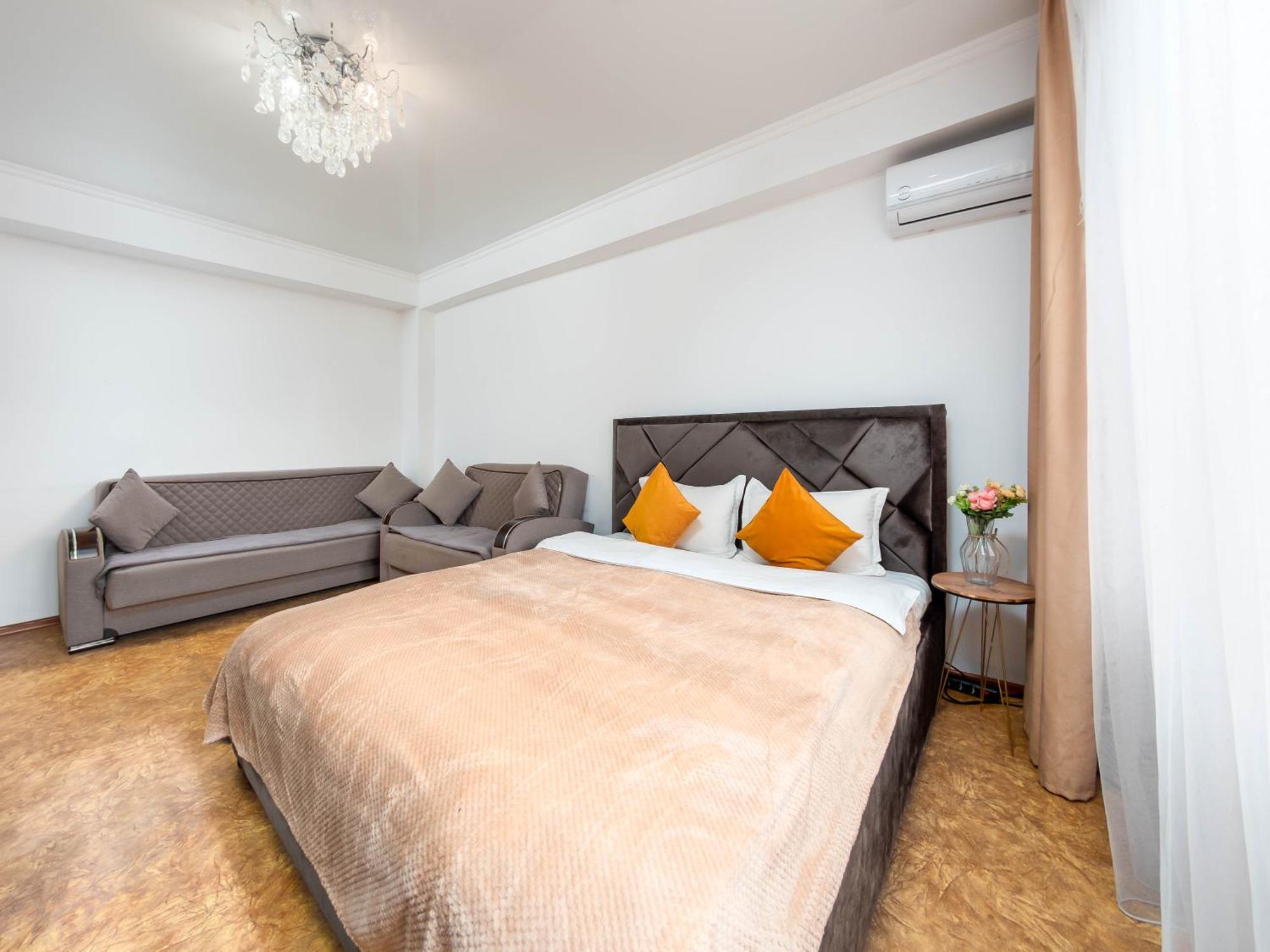 Apartment Оn Makatayeva 5 B 알마티 외부 사진